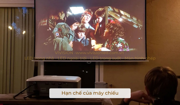 Hạn chế của máy chiếu so với màn hình LED