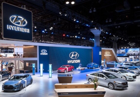 Màn hình LED ở showroom ô tô của HyunDai
