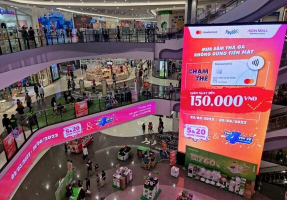 Màn hình LED ở Aeon Mall Hà Động