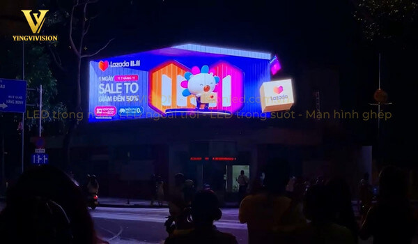 Màn hình LED quảng cáo ngoài trời tại nút giao thông hiển thị chiến dịch khuyến mãi 11.11 của Lazada