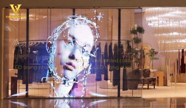 LED trong suốt ở mặt kính shop thời trang giúp khách hàng nhìn xuyên thấu vào không gian trưng bày bên trong